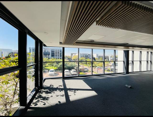 760M² OFFICE TO LET IN VORNA VALLEY